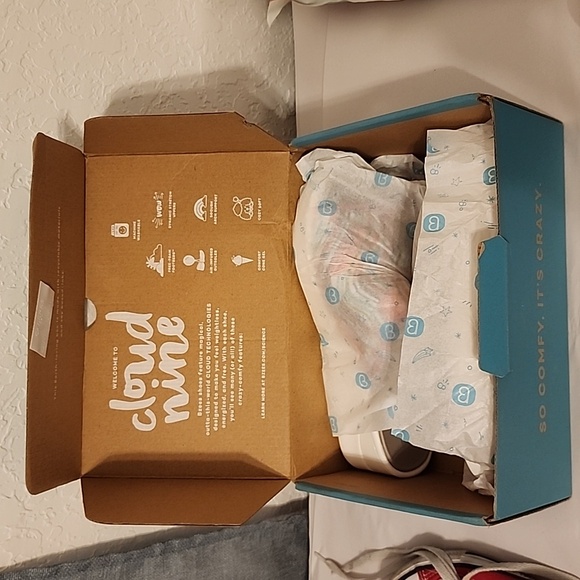 New in Box Bzees Women's Smile II, Wavestripe Multi-Colored Sandals Size 8 Light - Picture 6 of 15